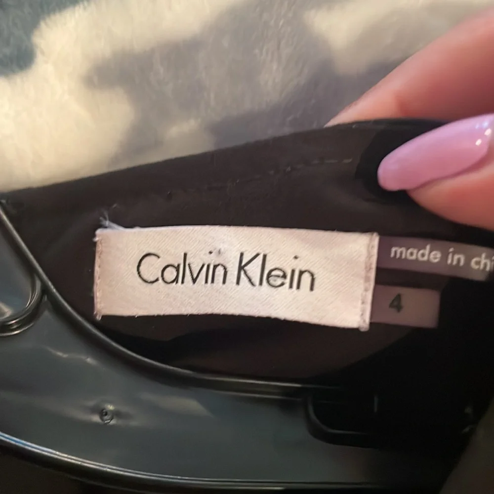 Calvin Klein sz 4 Sleeveless V Neck Ruffle Front Black sheath Dress GUC B71 - Picture 4 of 8